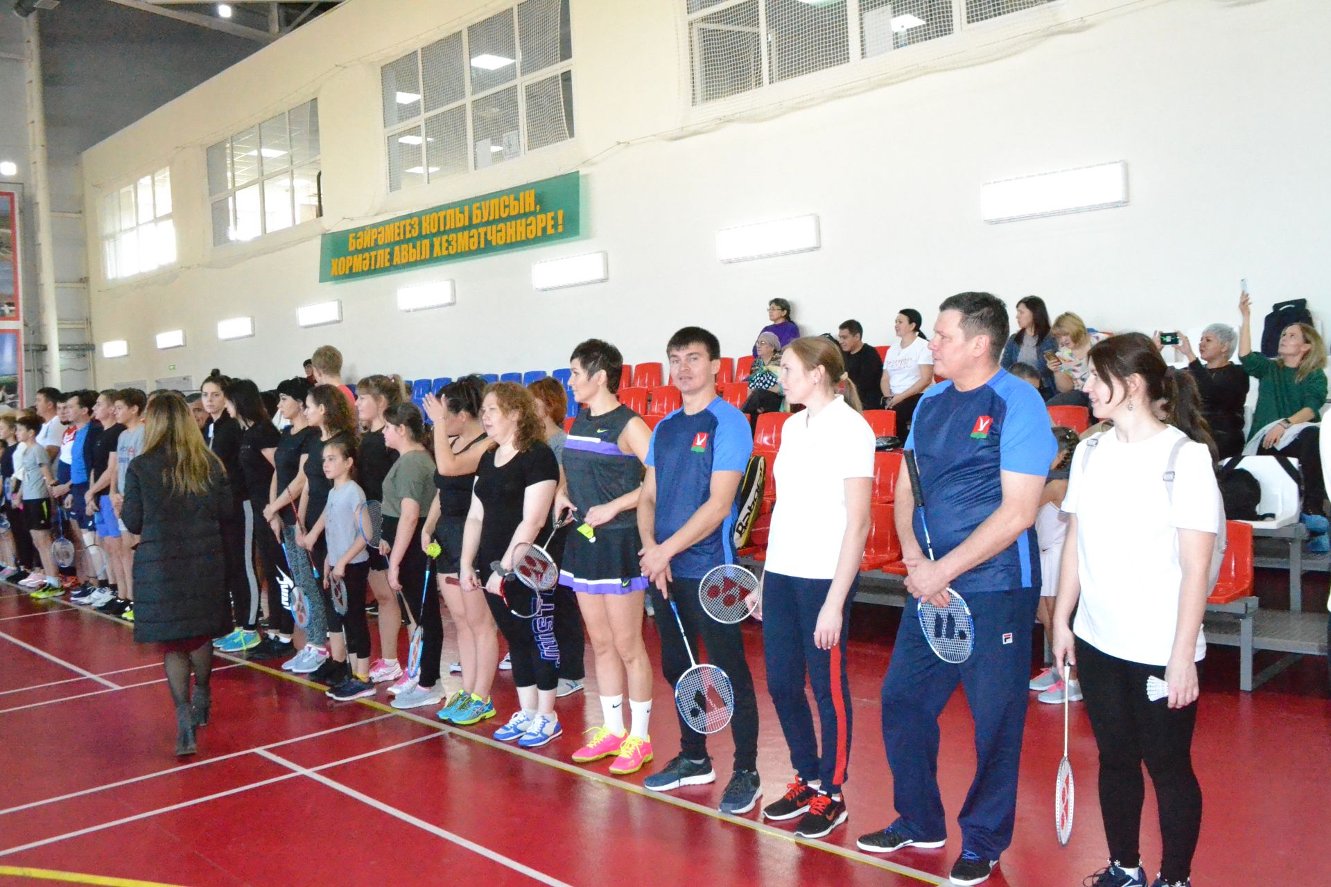 В Азнакаево проходят районные соревнования по бадминтону (ФОТО+ВИДЕО)