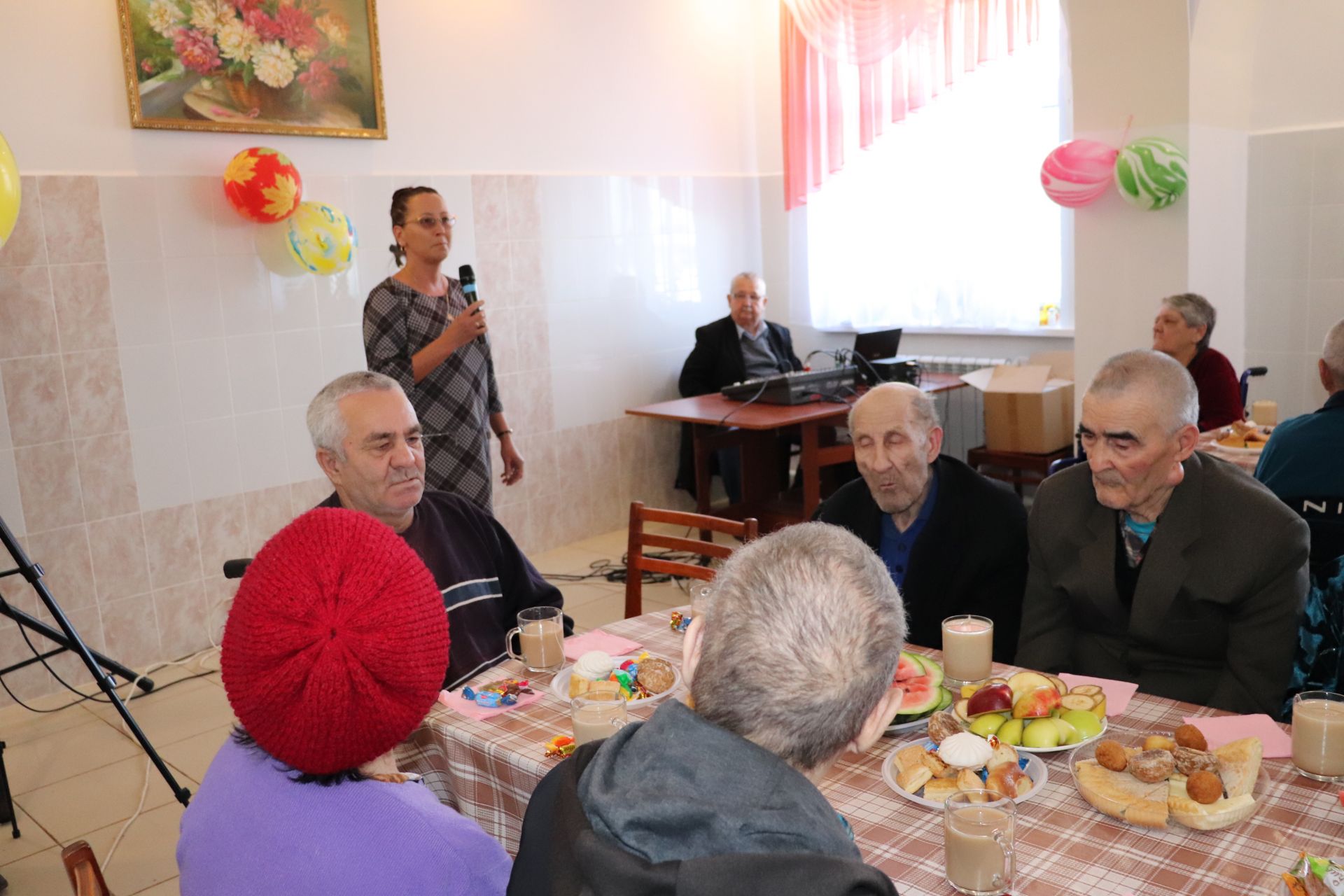 Активисты объединения «Гульстан» побывали в гостях в доме престарелых (ФОТО)