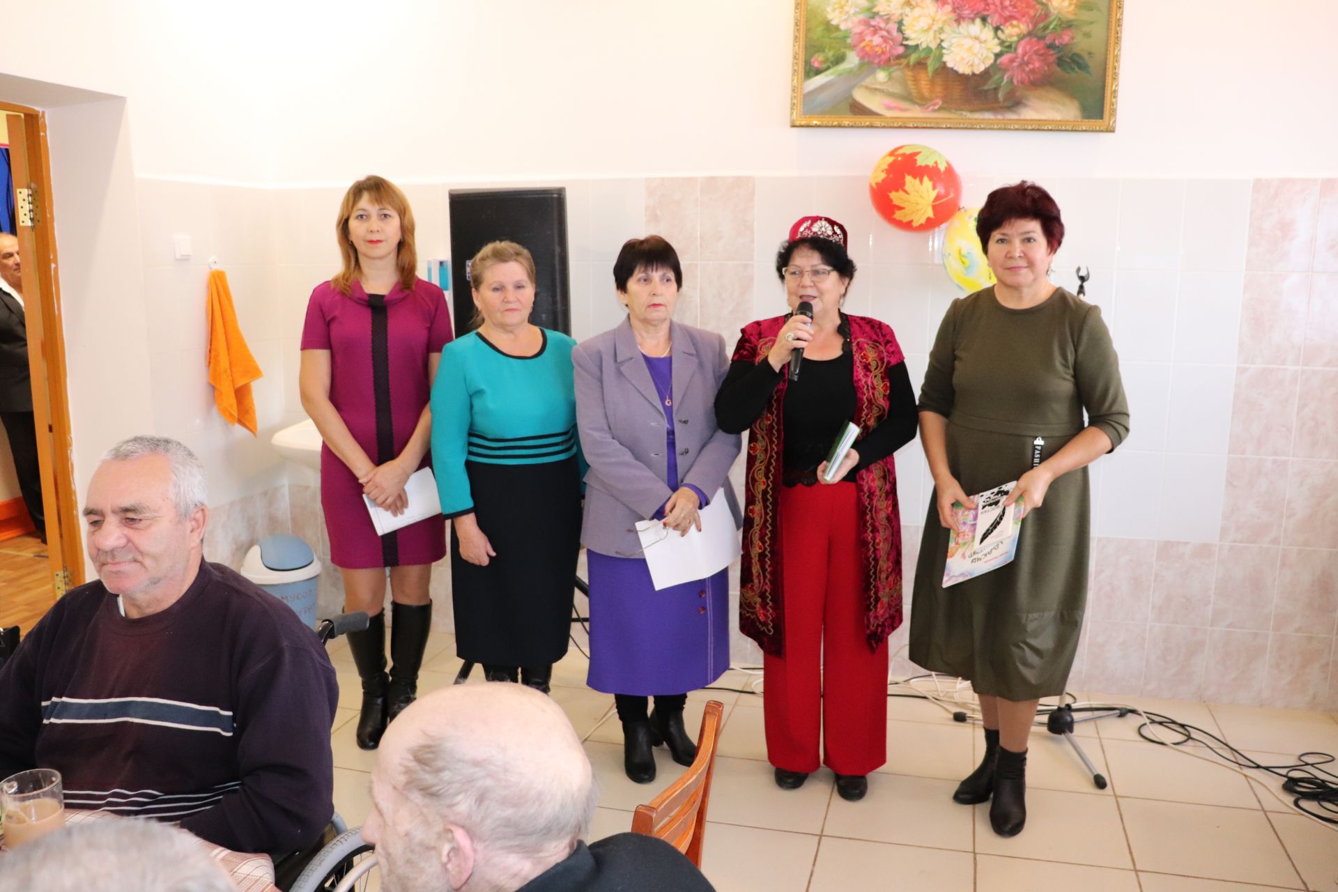 Активисты объединения «Гульстан» побывали в гостях в доме престарелых (ФОТО)