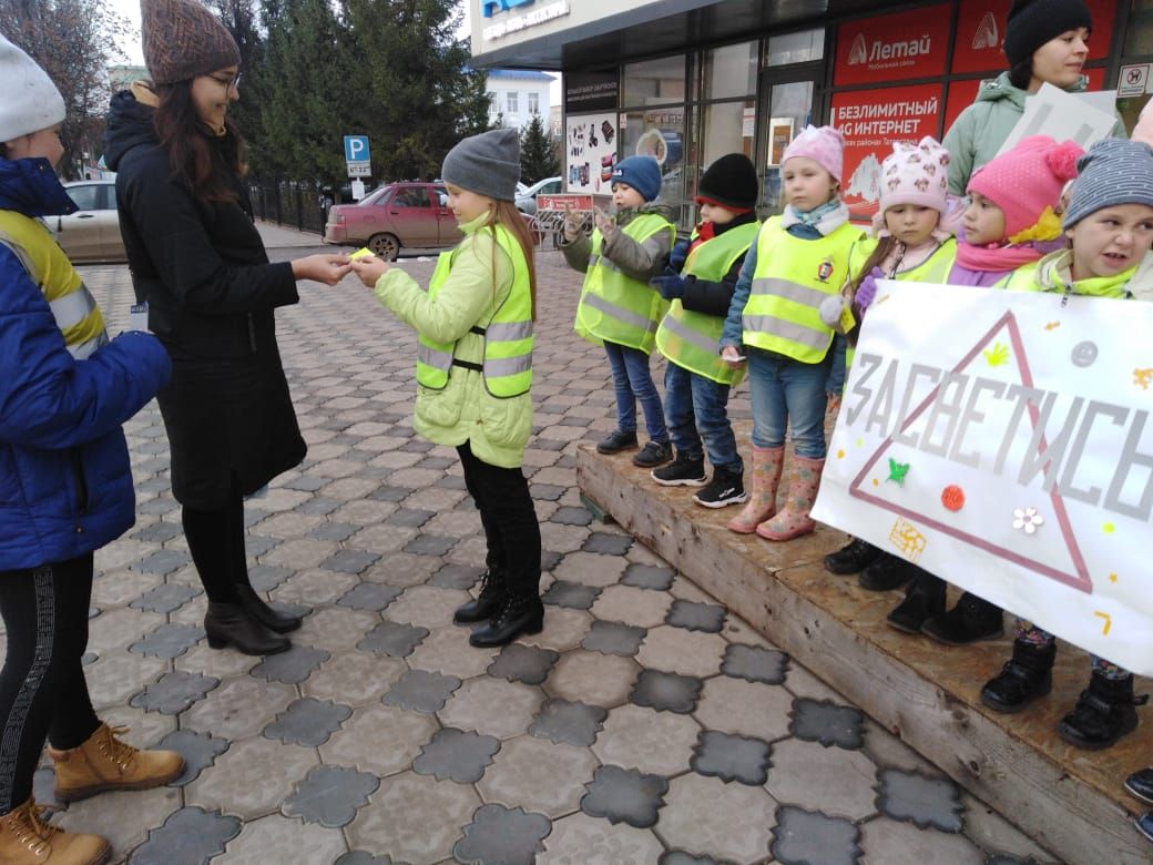 В Азнакаево с раннего возраста учат детей правилам дорожного движения (ФОТО)