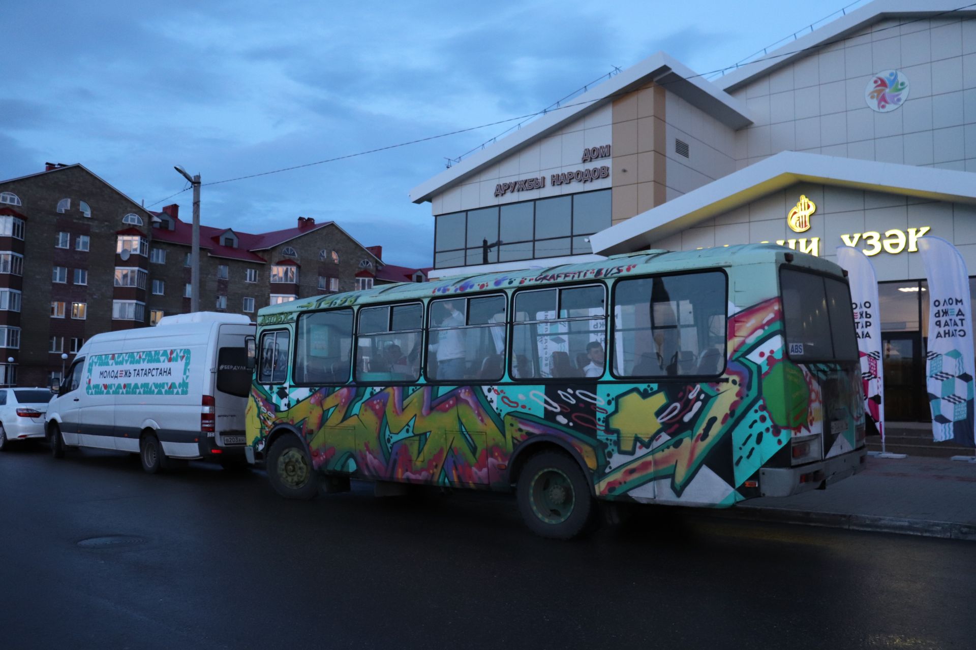 В Азнакаево приехал долгожданный "Автобус 14...30" (ФОТОРЕПОРТАЖ)