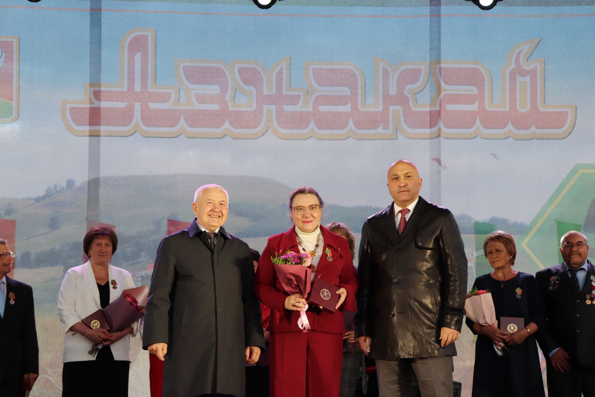В Азнакаево на Дне Республики выступили Гузель Уразова и Элвин Грей