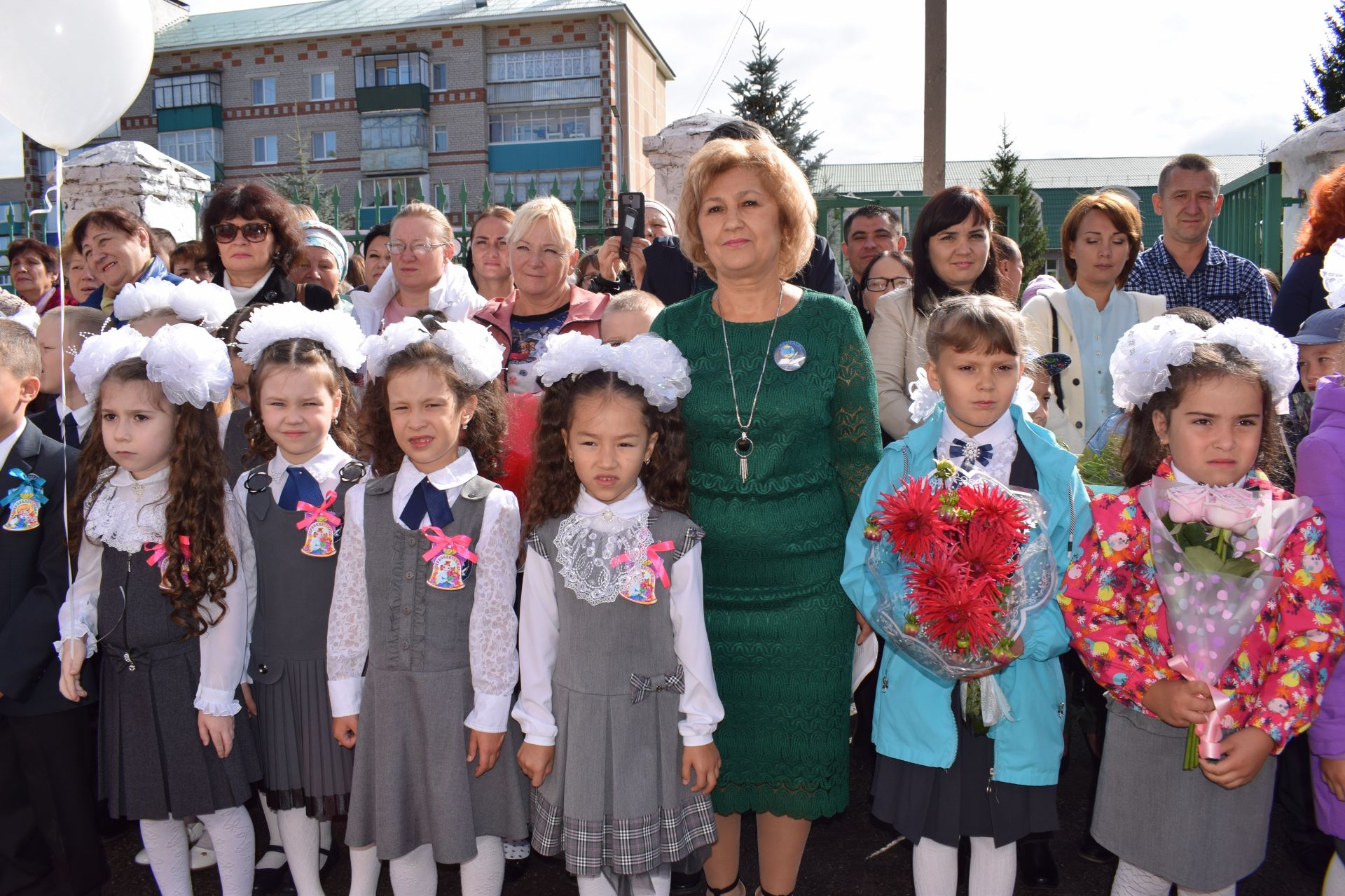В Азнакаевском районе в первый класс пошли более 800 детей (ФОТО+ВИДЕО)