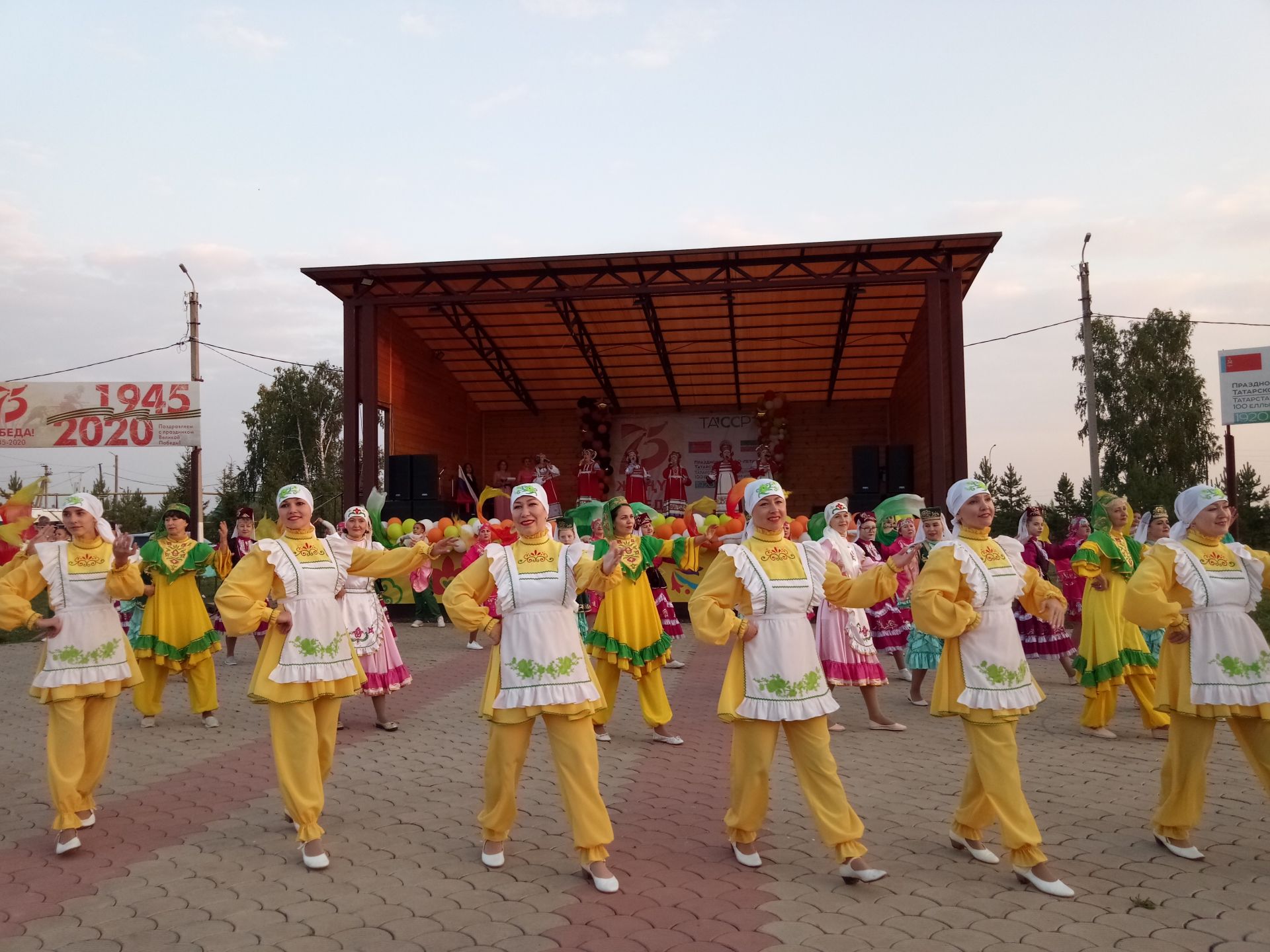 Погода в актюбинском азнакаевский на неделю. Актюба Азнакаевский район. Пгт Актюбинский Азнакаевский район. Азнакаевский район праздник. Актюбинский день поселка.