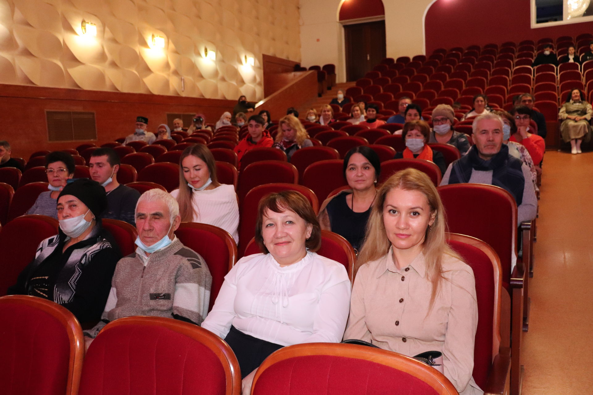 Азнакай халык театры 80 еллыгын билгеләп узды