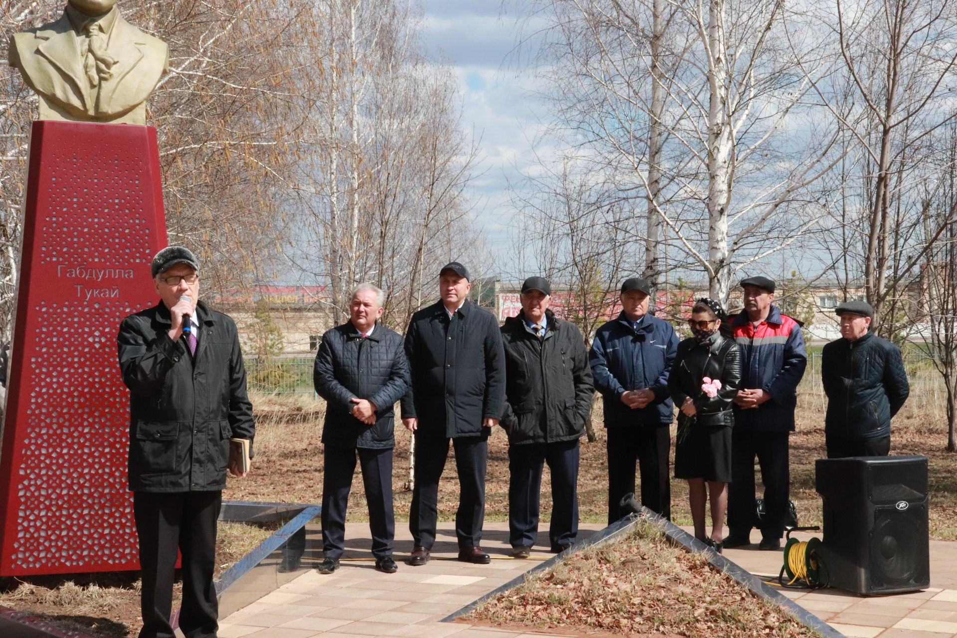 Азнакайлылар Тукайга чәчәкләр салдылар