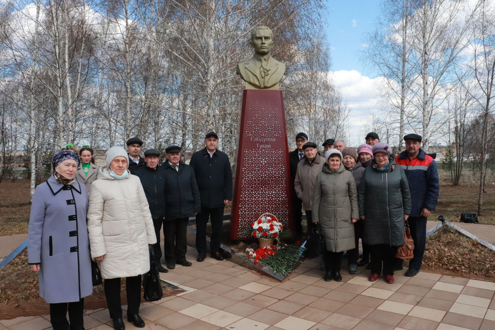 Азнакайлылар Тукайга чәчәкләр салдылар