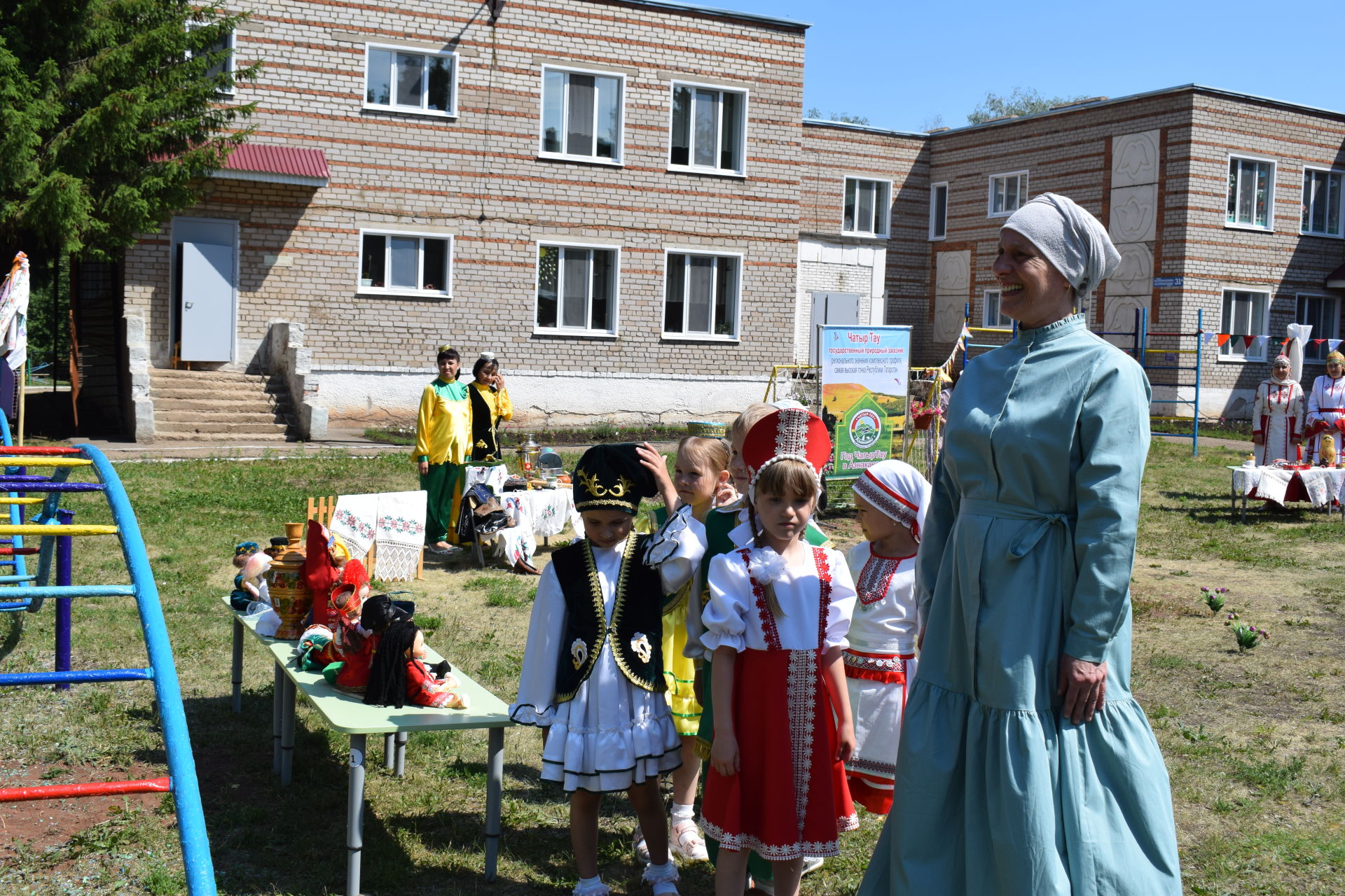 “Улыбка” бакчасында туган телне, гореф-гадәтләрне саклыйлар