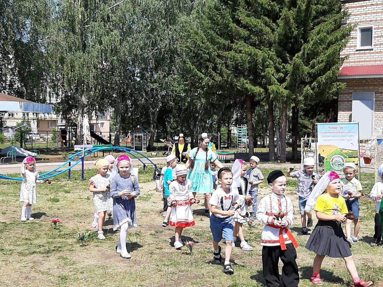 “Улыбка” бакчасында туган телне, гореф-гадәтләрне саклыйлар