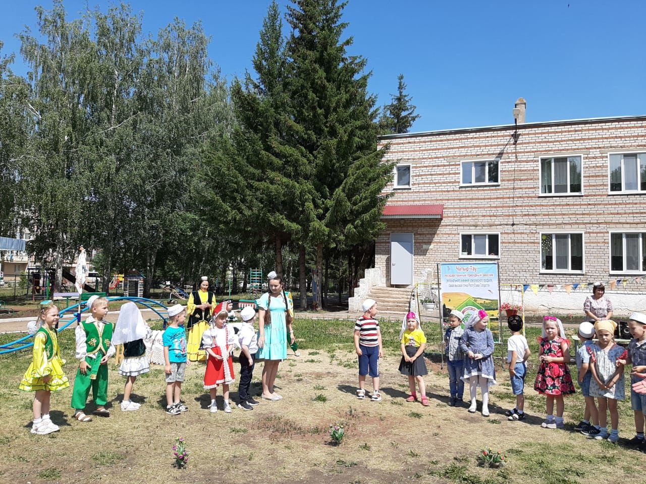 “Улыбка” бакчасында туган телне, гореф-гадәтләрне саклыйлар