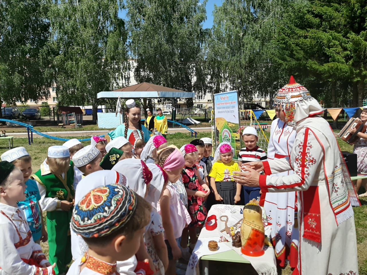 “Улыбка” бакчасында туган телне, гореф-гадәтләрне саклыйлар