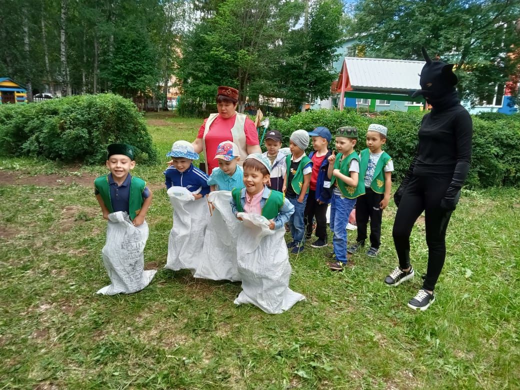 Азнакай балалар бакчасында Сабантуйга Шүрәле белән Былтыр килде