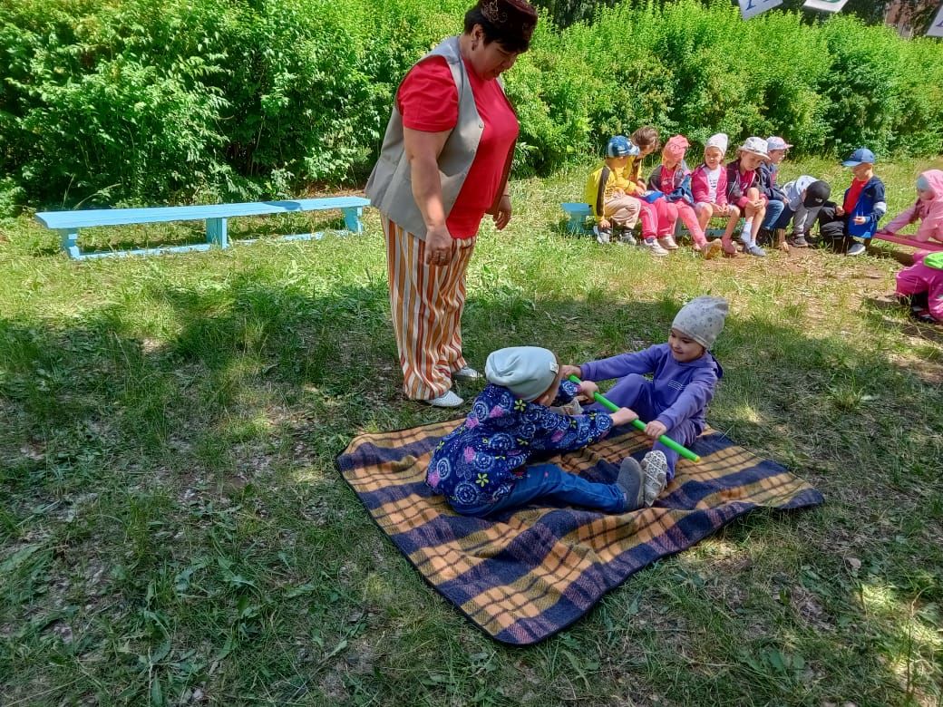 Азнакай балалар бакчасында Сабантуйга Шүрәле белән Былтыр килде