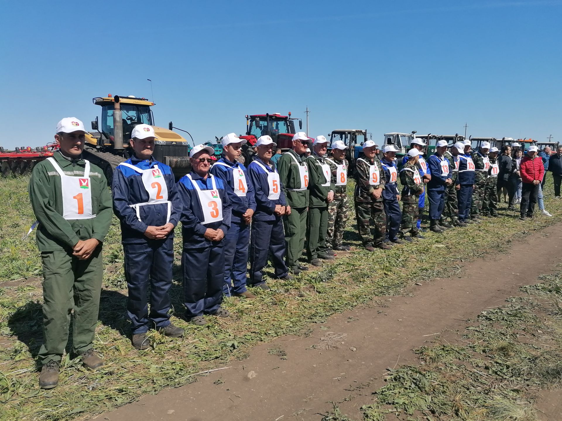 Азнакай районының алдынгы механизаторлары һөнәри осталыкта көч сынаштылар