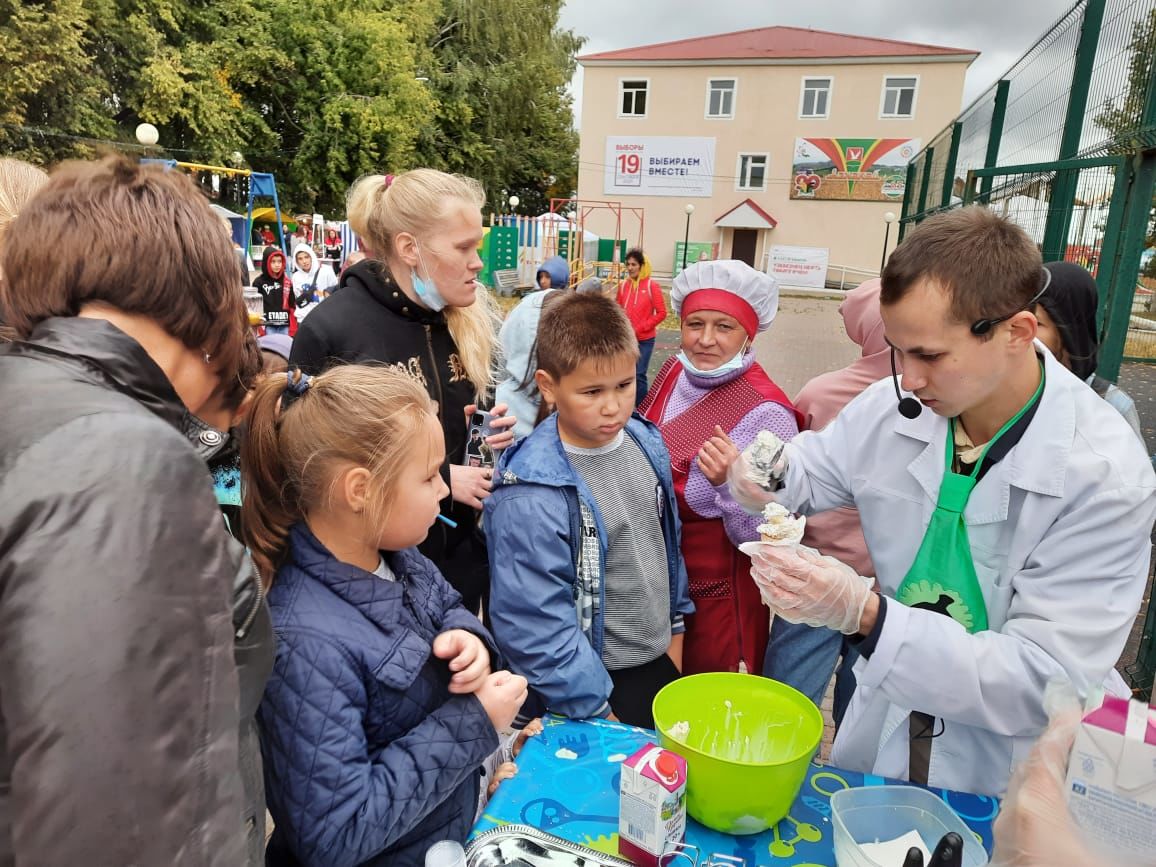 Азнакай районның 90 еллыгын һәм Нефтьчеләр көнен һәм бәйрәм итте