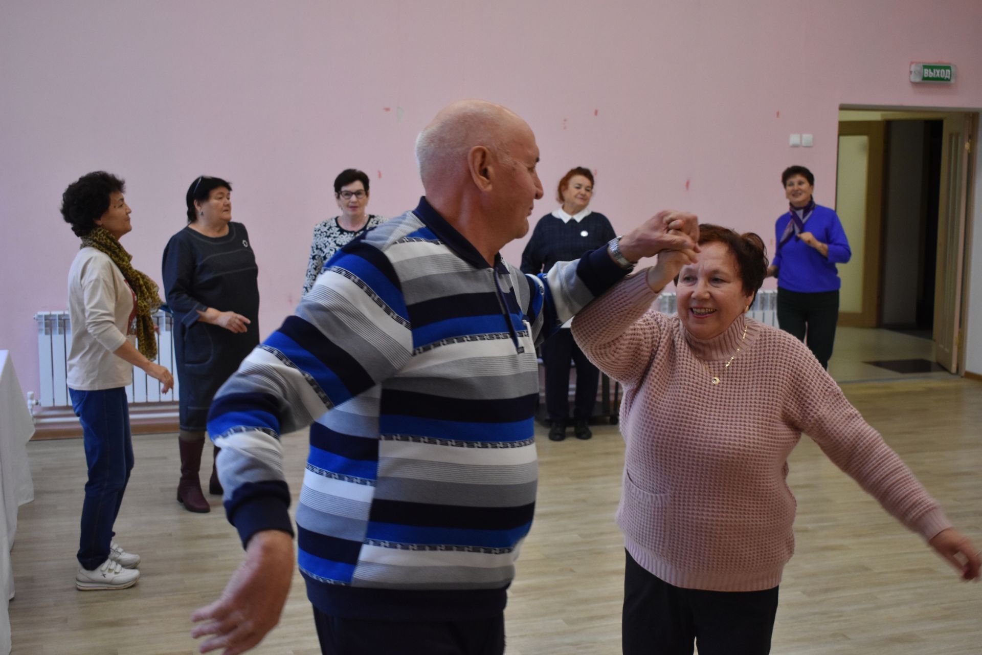 В Азнакаево отмечают День пожилых людей