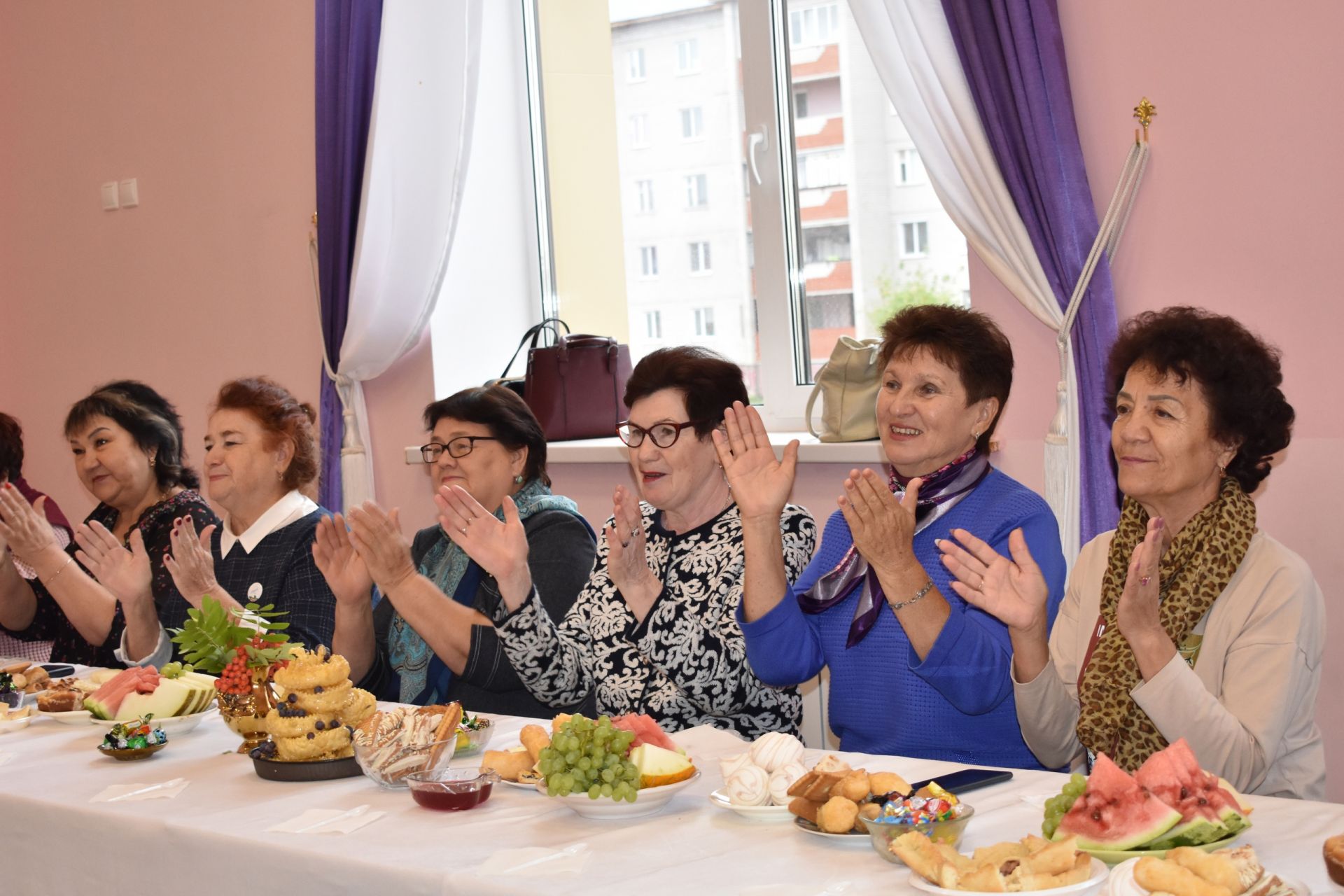 В Азнакаево отмечают День пожилых людей
