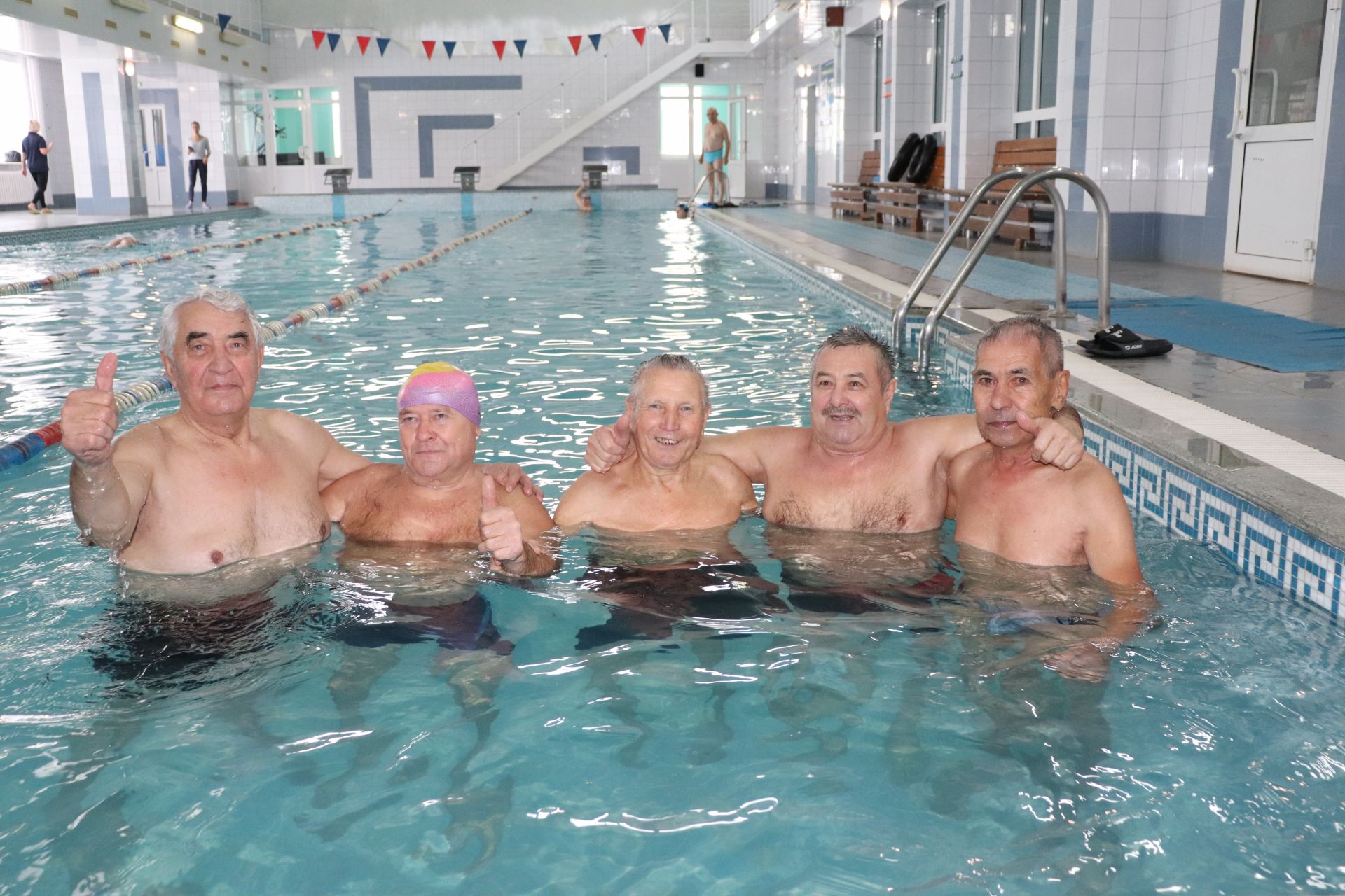 В Азнакаево прошли соревнования по плаванию среди ветеранов
