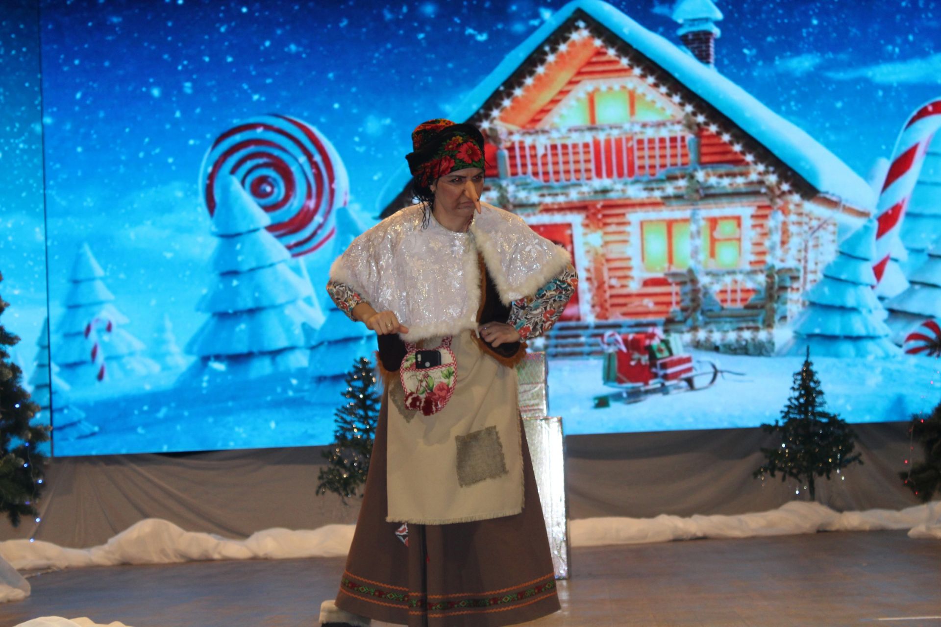 В Азнакаево стартовали новогодние представления для юных зрителей
