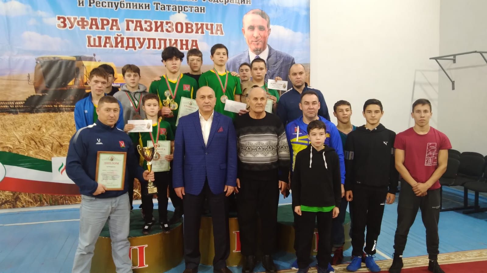 Азнакаевские борцы участвовали в турнире памяти Зуфара Шайдуллина