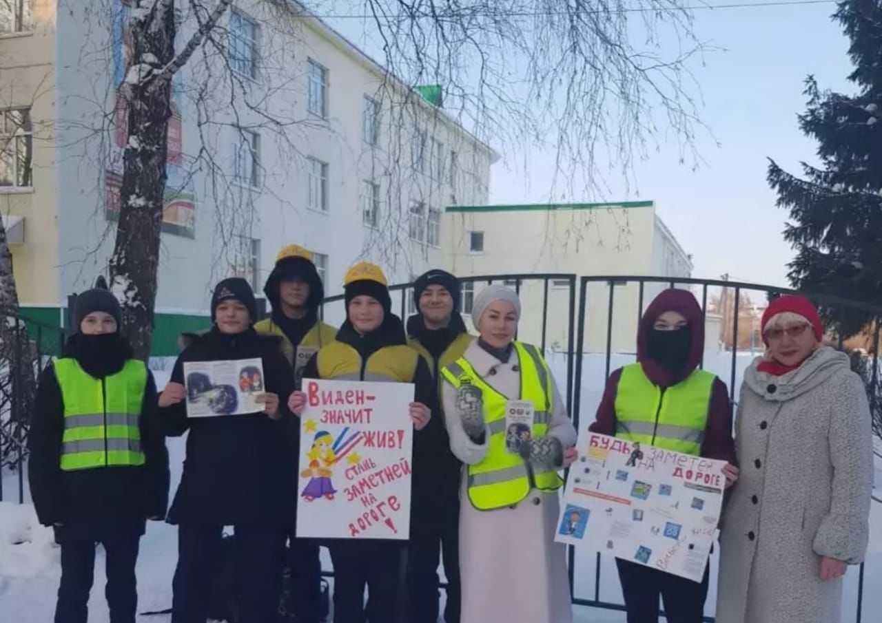 В Азнакаево прошло профилактическое мероприятие по безопасности дорожного движения