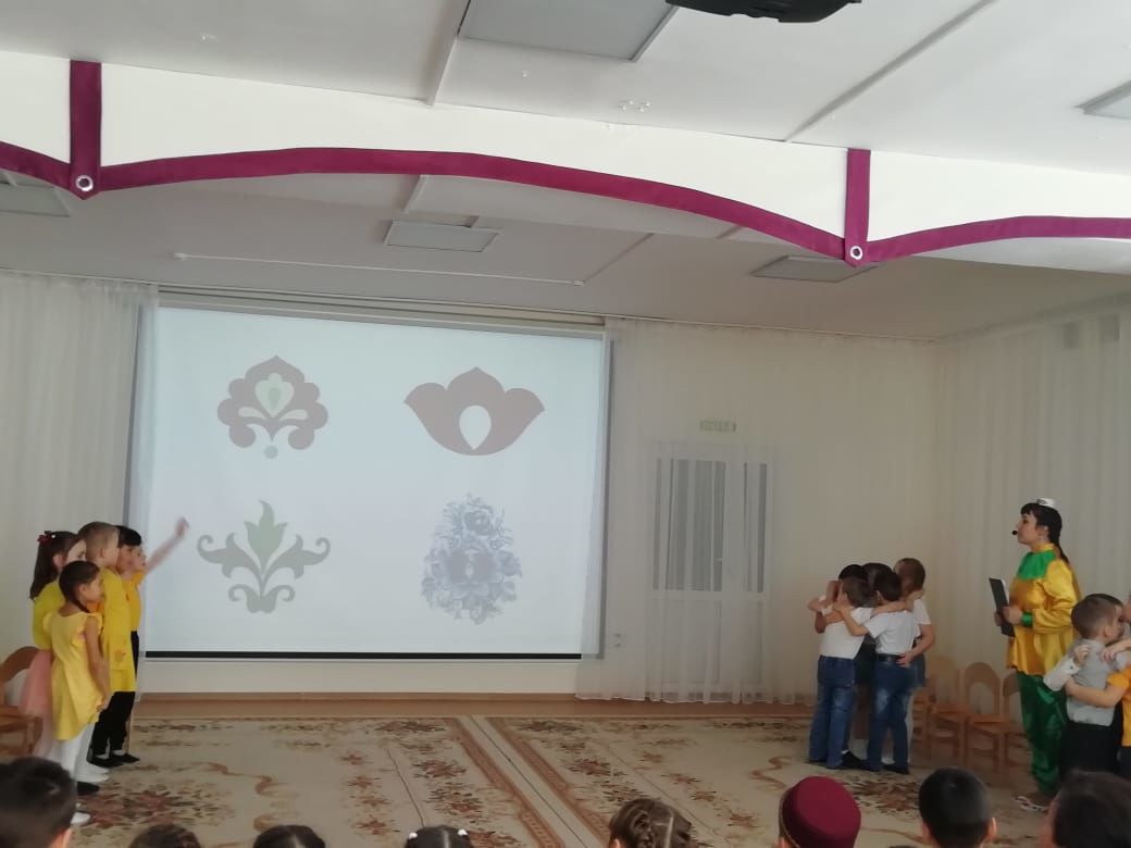 В Азнакаево дети отметили Международный день родного языка