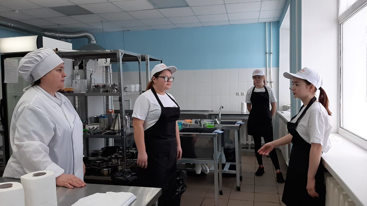 В Азнакаево проходят соревнования поваров