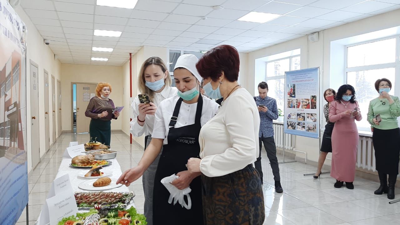 В Азнакаево проходят соревнования поваров