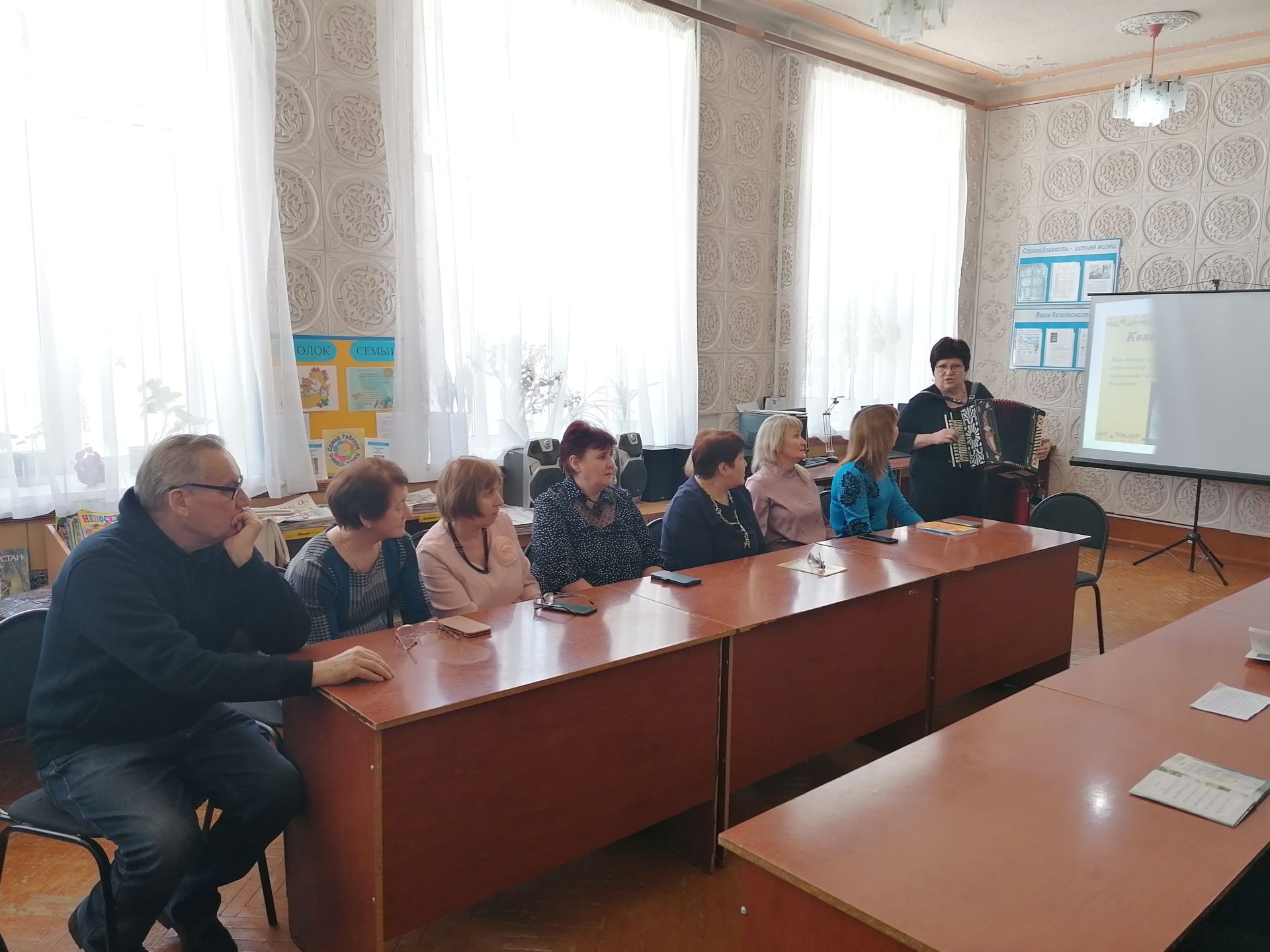 Азнакаевские поэтессы состязались с читателями в литературном баттле