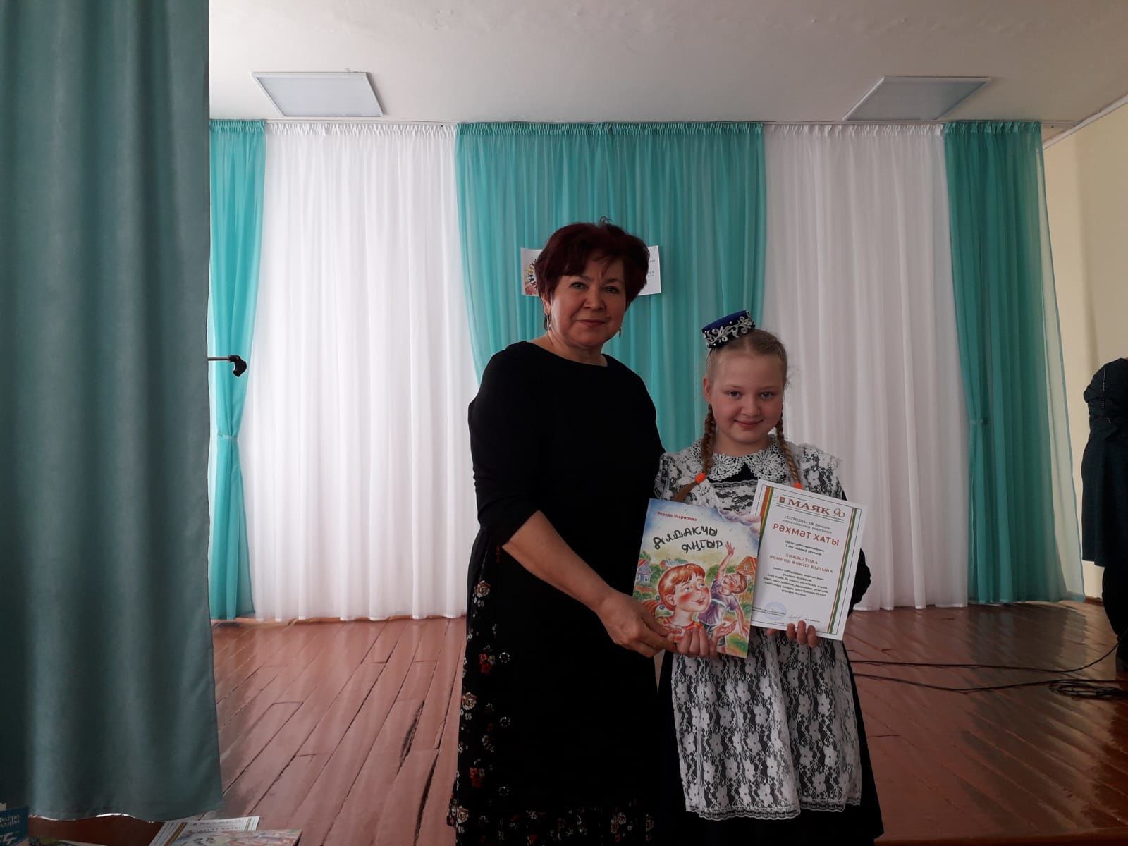 Азнакаевские поэтессы встретились с учащимися Сарлинской школы