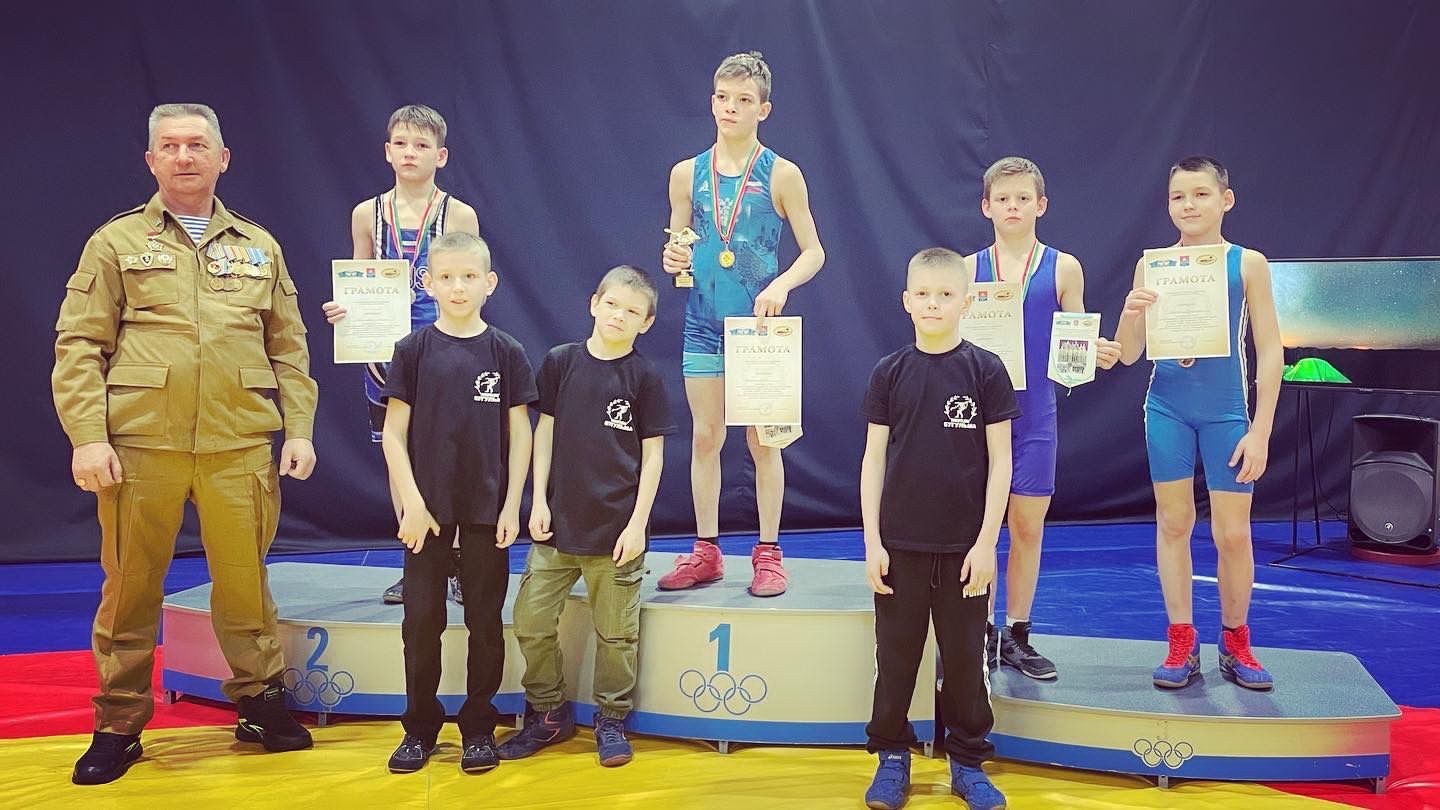 Юные борцы Азнакаево успешно выступили на соревнованиях