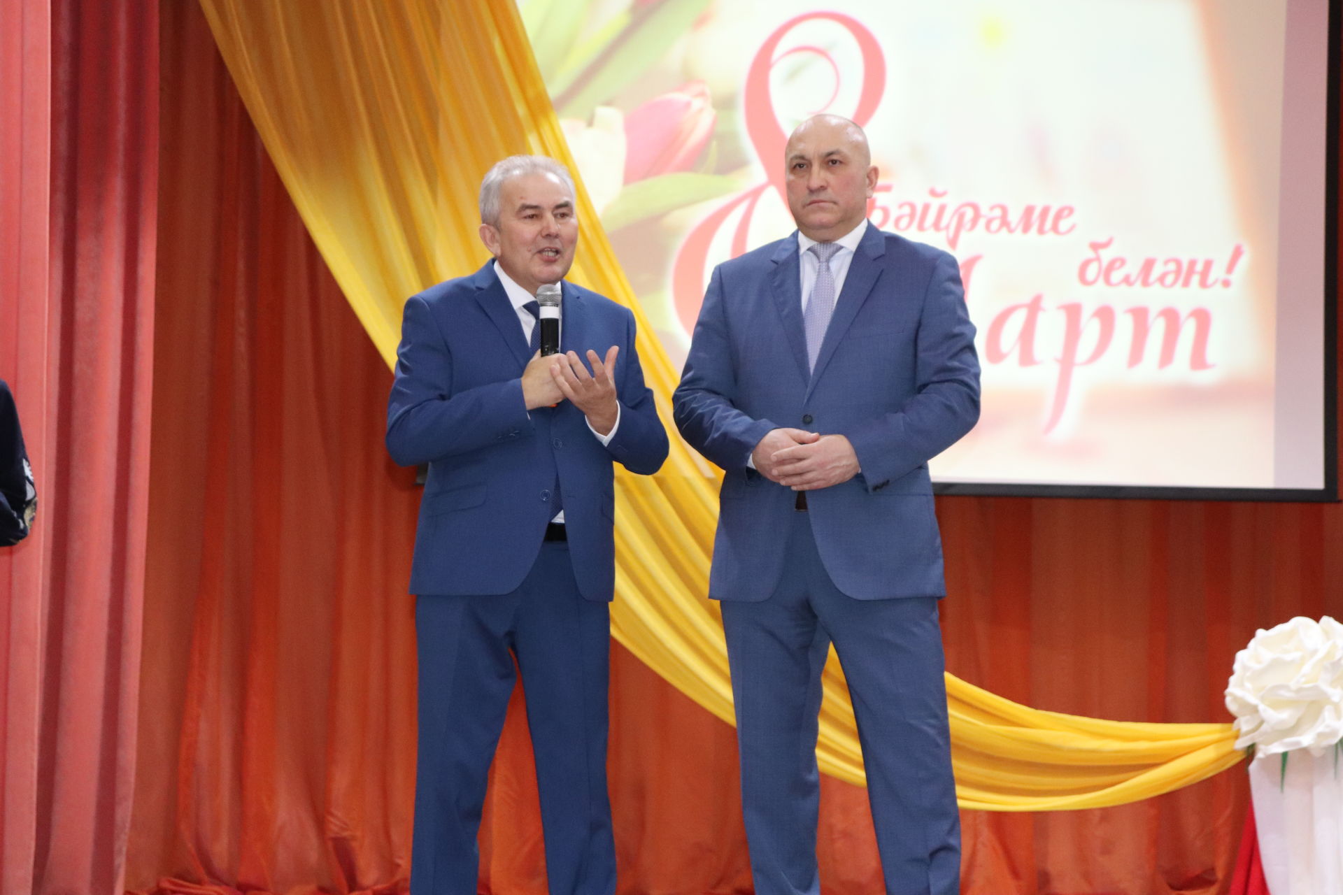 В Азнакаево чествовали ветеранов-педагогов