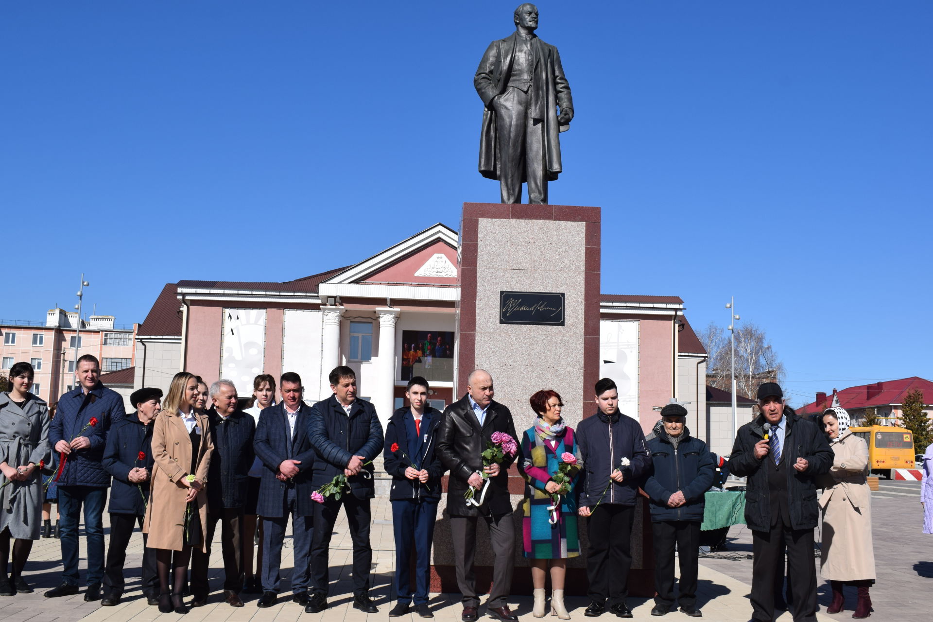 В Азнакаево почтили память Владимира Ильича Ленина