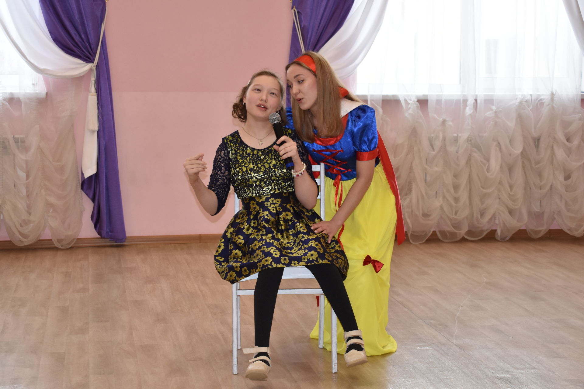 В Азнакаево провели Международный день смеха