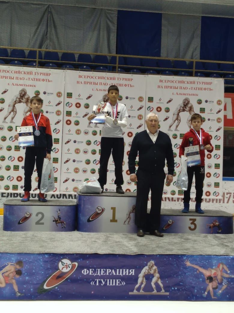 Азнакаевские борцы занимают призовые места на всероссийских соревнованиях
