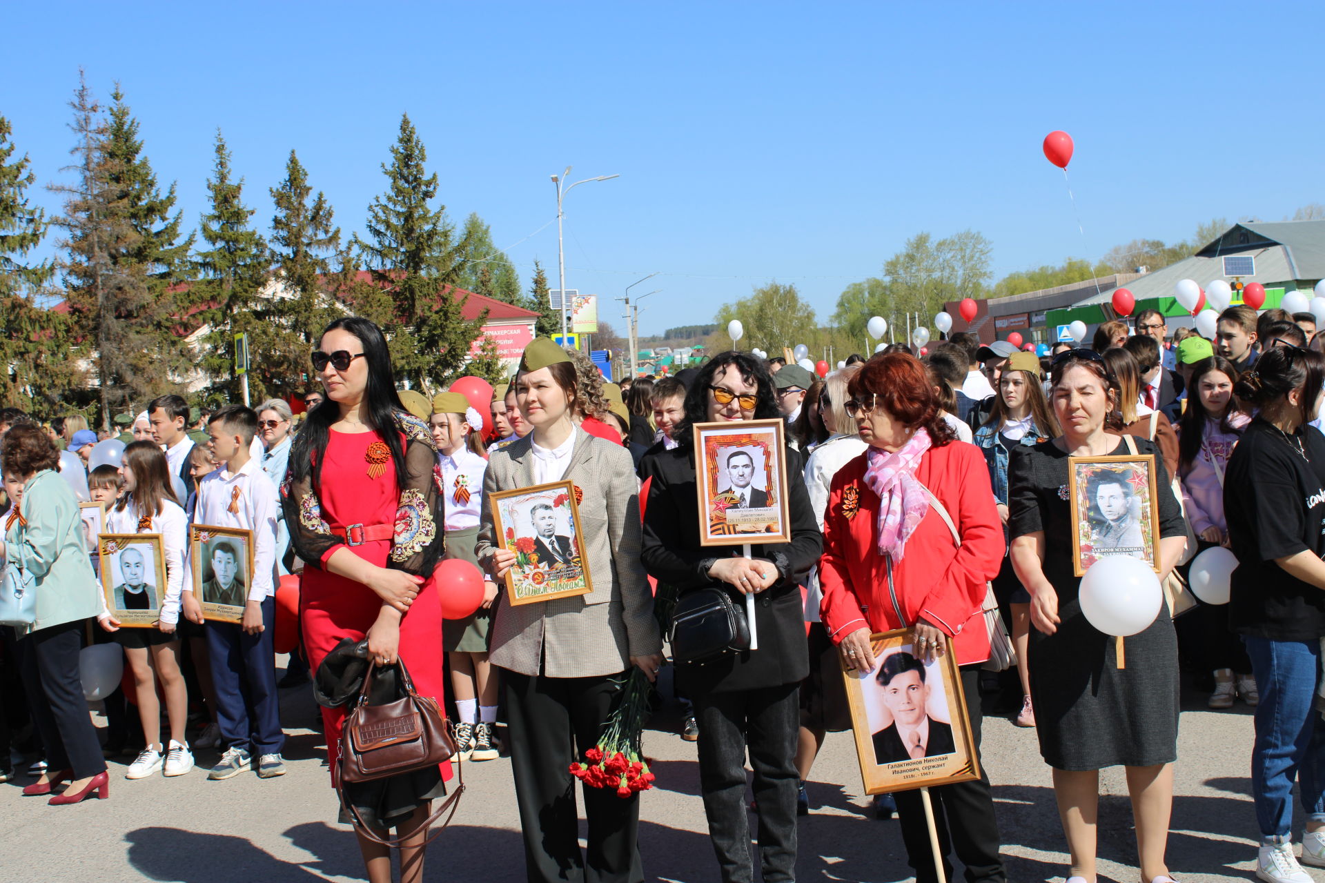 В Азнакаево прошёл маршем "Бессмертный полк"