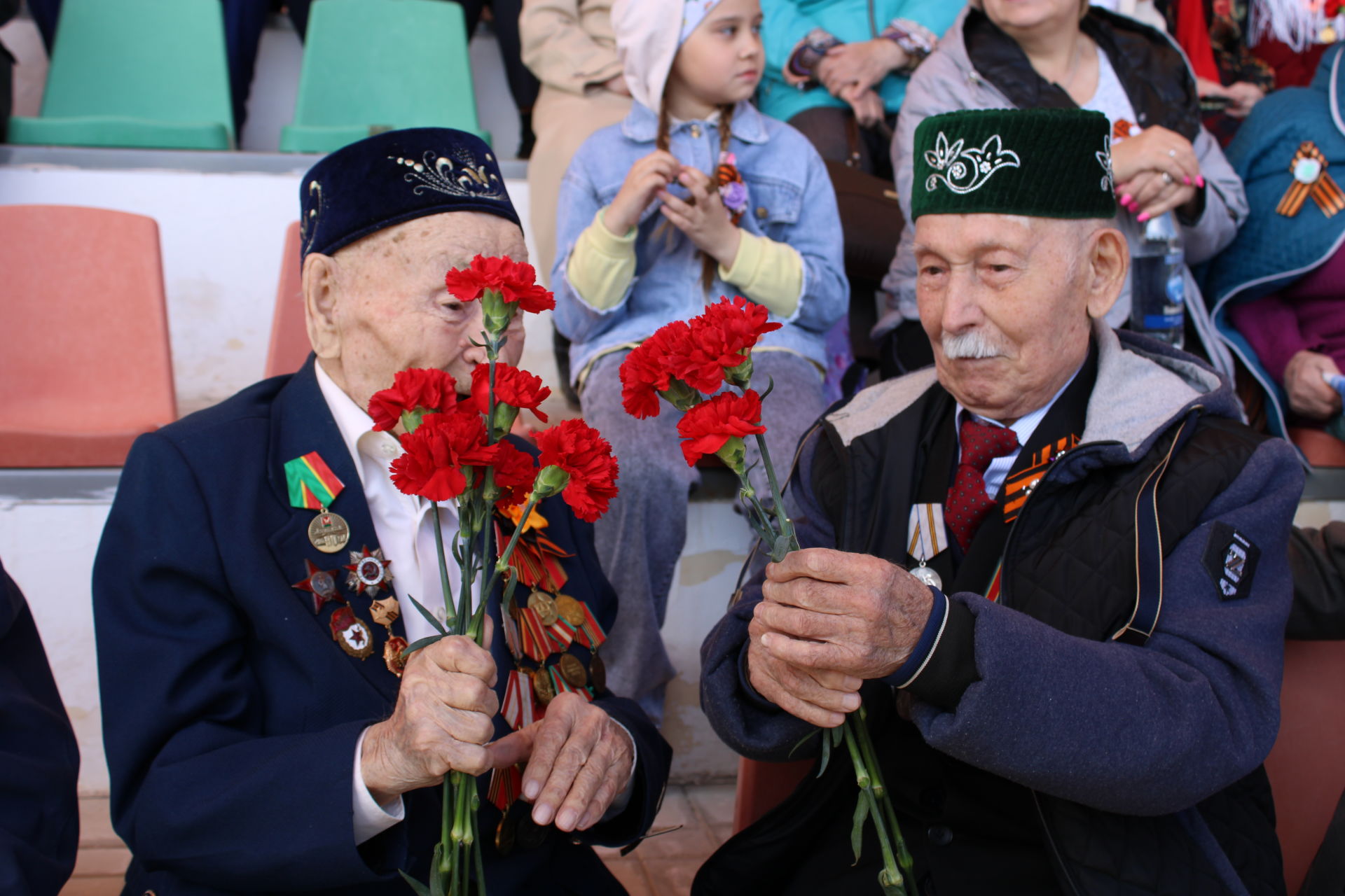 Помним и гордимся: в Азнакаево отмечают 77-летие Великой Победы