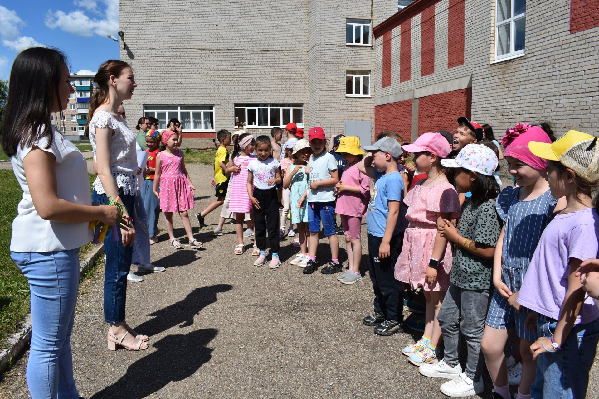 В Азнакаево специалисты Культурного центра провели беседу и квест-игру «В будущее без риска»
