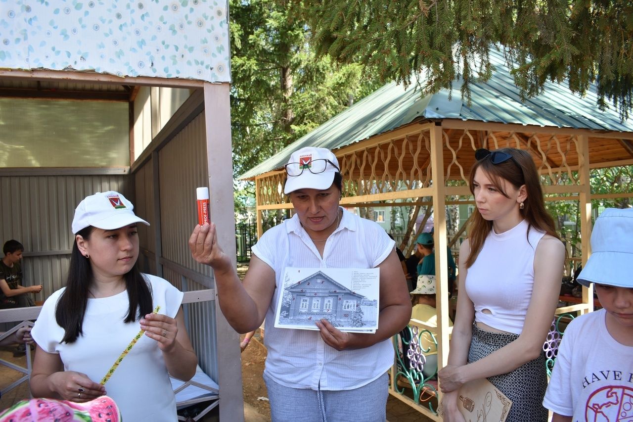 В Азнакаевском санатории - профилакторий сотрудники Культурного центра провели творческий мастер-класс «Национальные узоры»