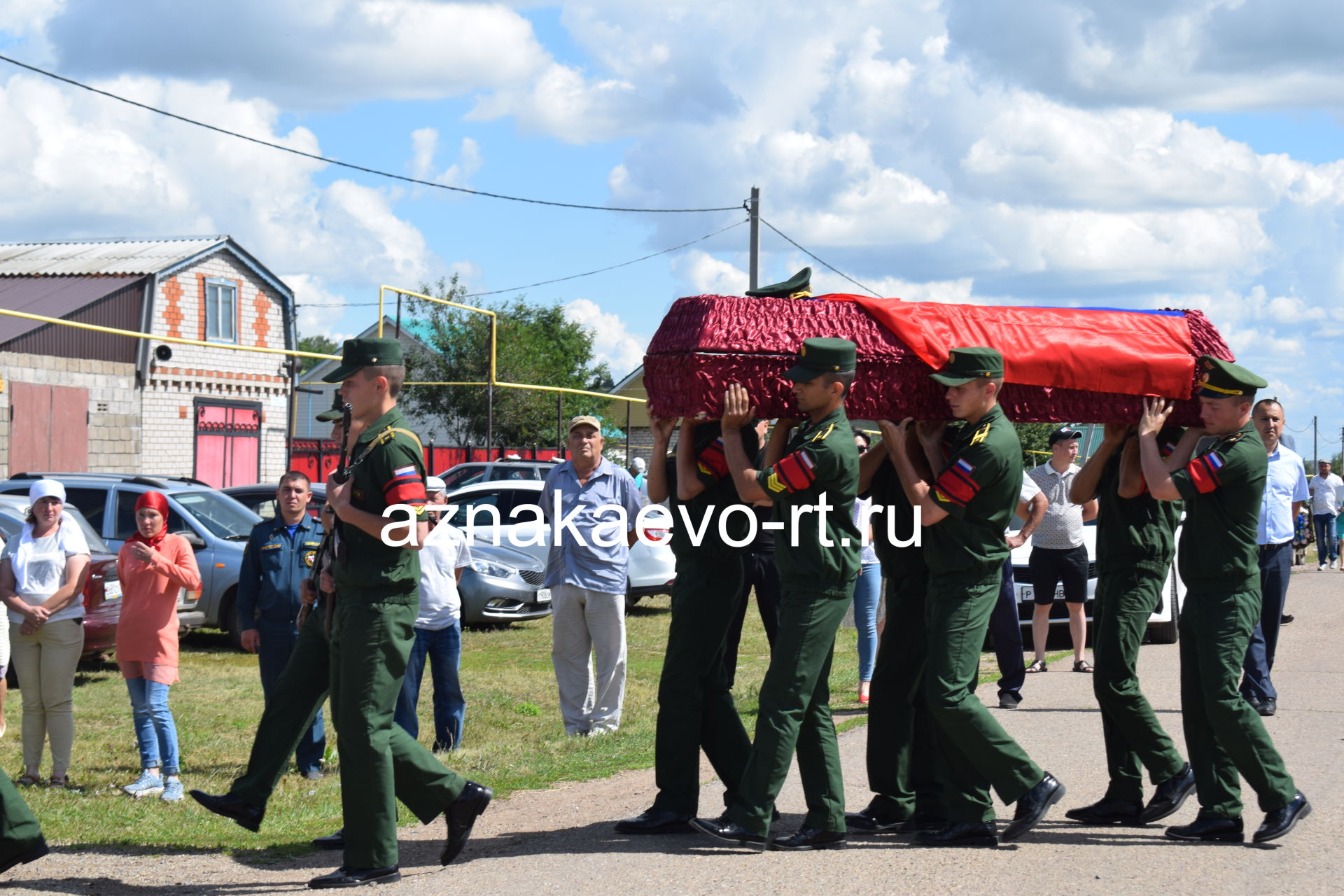 Азнакаево простилось с храбрым солдатом