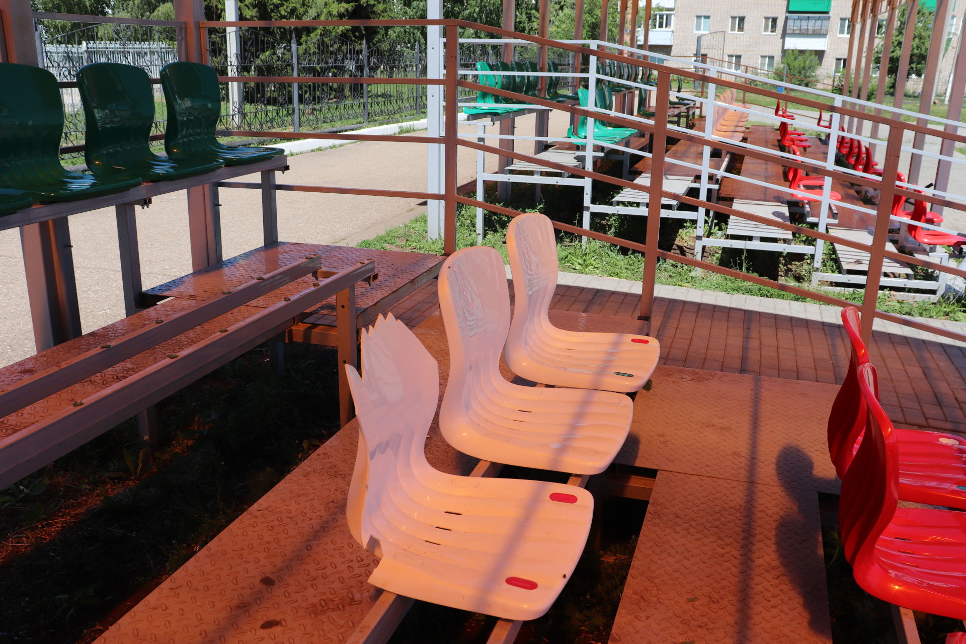 В Азнакаево ищут вандалов, поломавших сиденья на городском стадионе