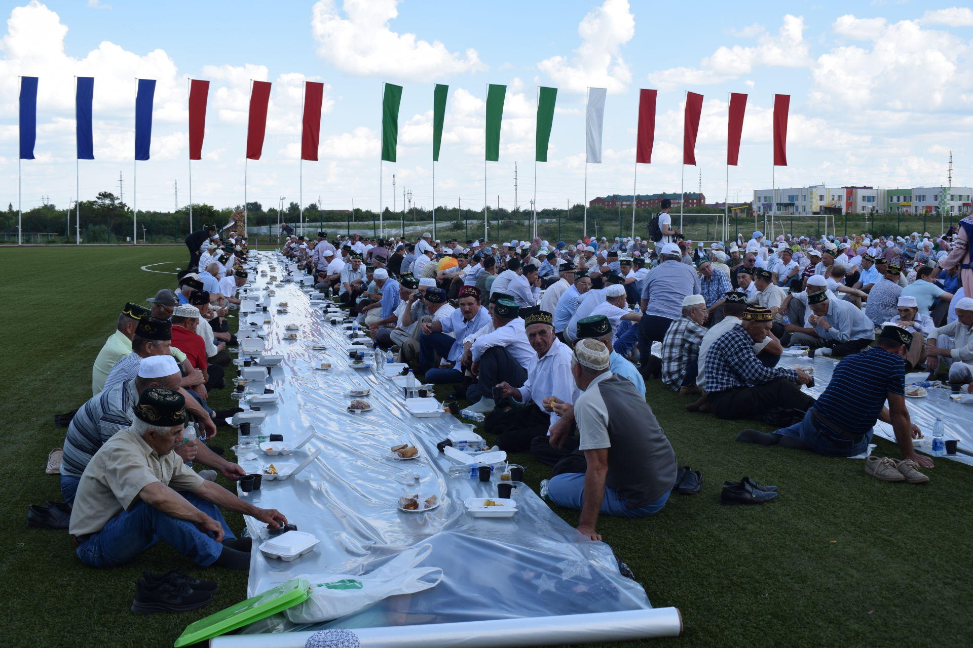 В Азнакаево состоялся благотворительный обед на 2000 человек