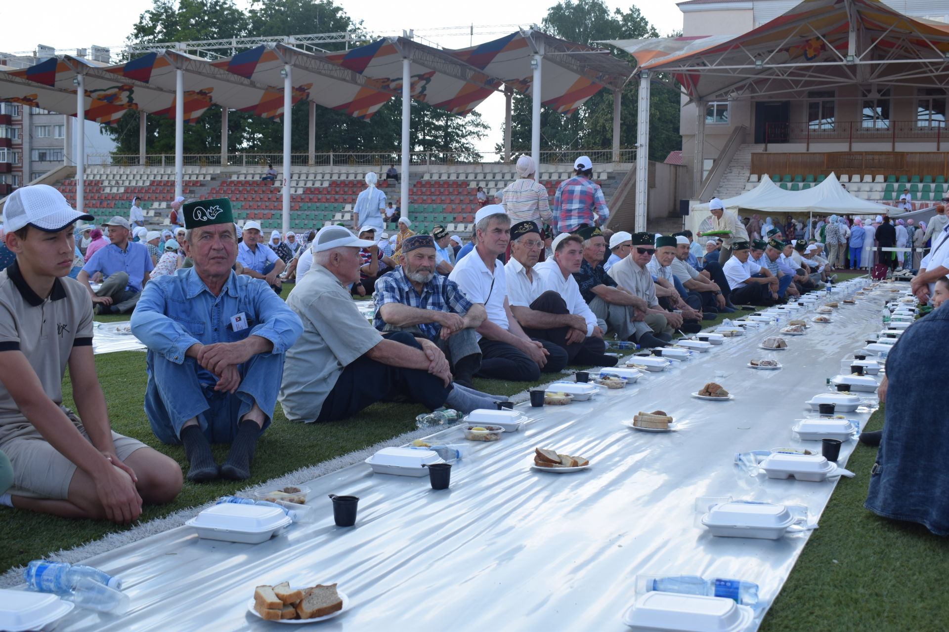 В Азнакаево состоялся благотворительный обед на 2000 человек