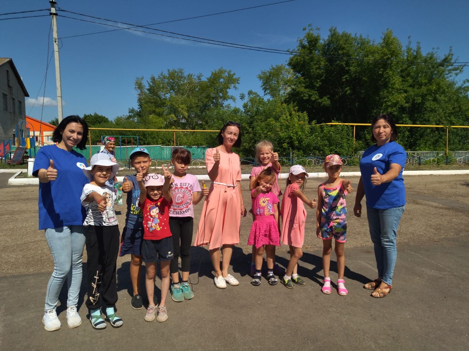 Волонтеры школы поселка Победы проводят тренинги с детьми