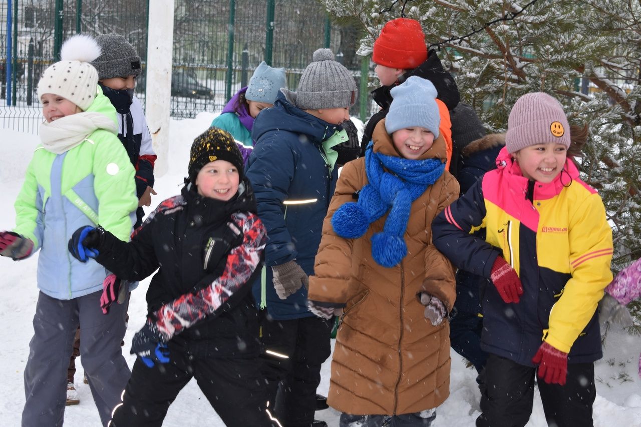 В Азнакаево новогодние каникулы ребят проходят весело и с пользой