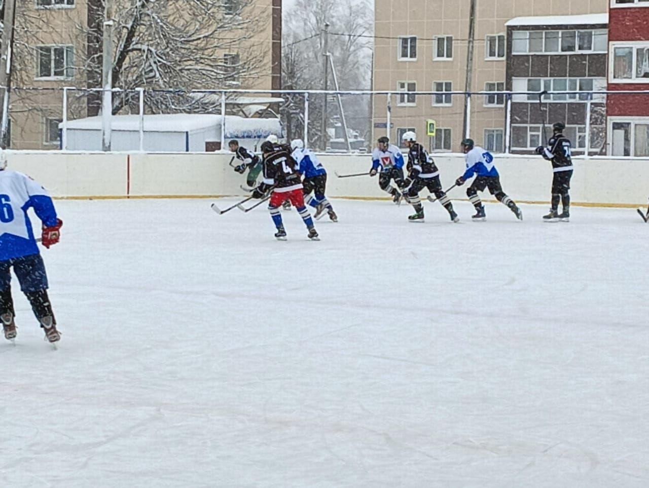 В поселке Актюбинский прошли соревнования по хоккею