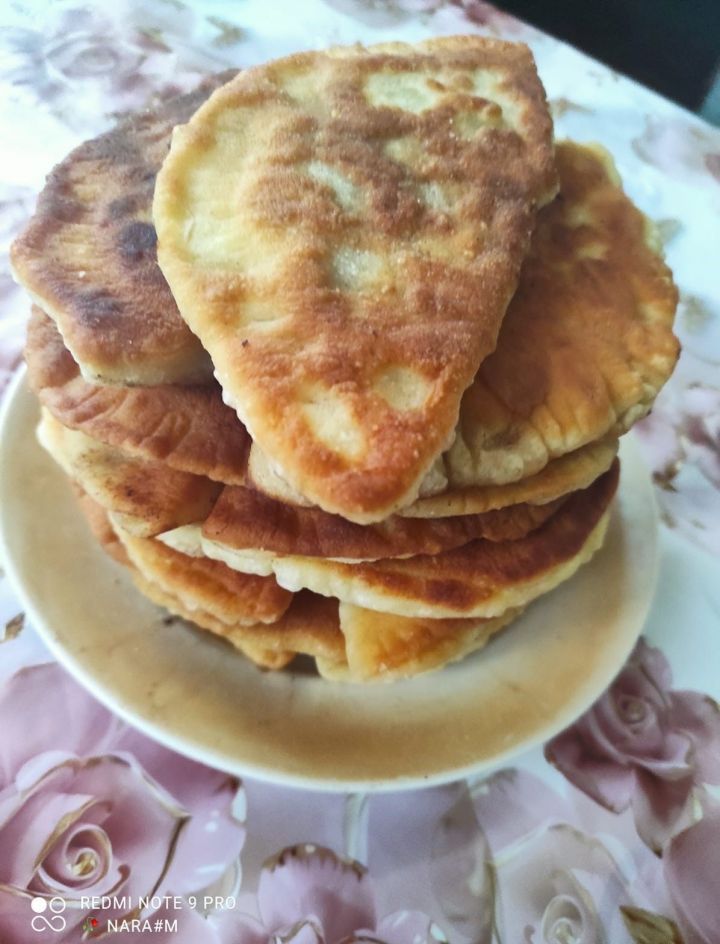 Азнакай хуҗабикәләренә искиткеч чебуреки камыры рецепты