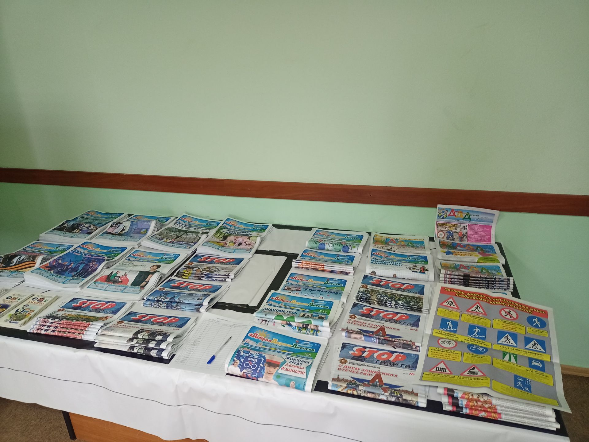 Юные инспекторы Азнакаево охраняют безопасность дорожного  движения