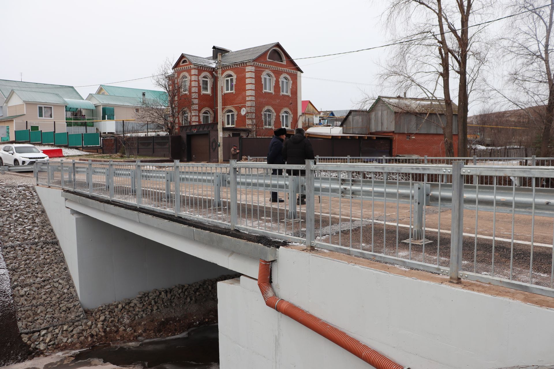 На улице Кооперативная в Азнакаево построен мост