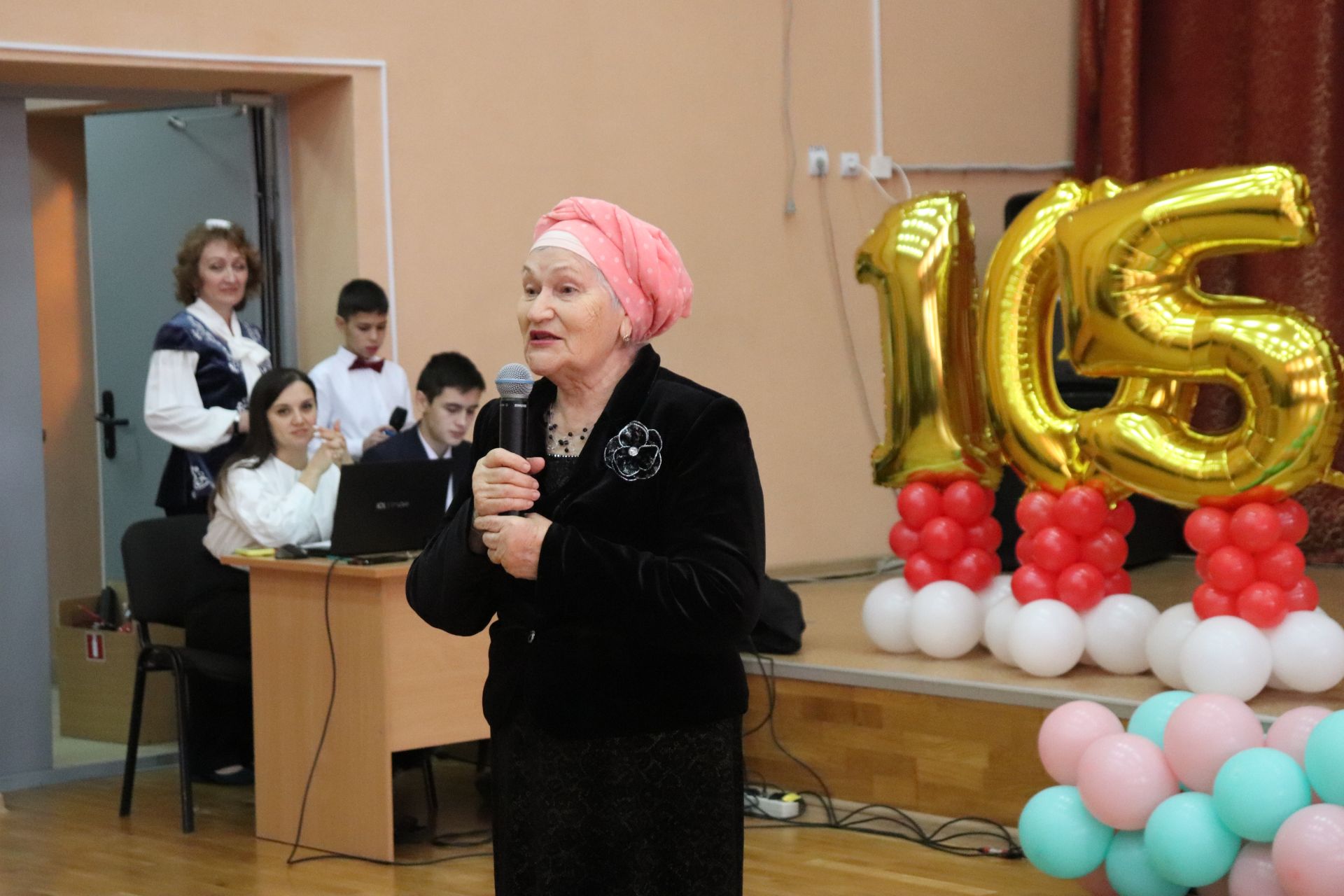 В Азнакаево торжественно прошёл юбилей школы №1